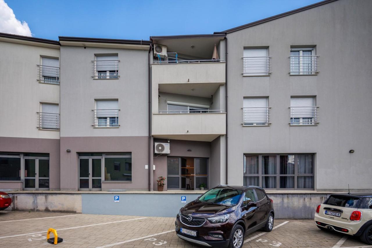 Terra 5 Deluxe Apartment On The Ground Floor With Private Parking Rijeka Dış mekan fotoğraf
