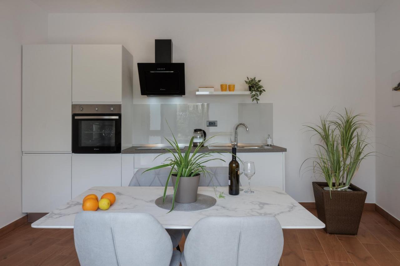Terra 5 Deluxe Apartment On The Ground Floor With Private Parking Rijeka Dış mekan fotoğraf