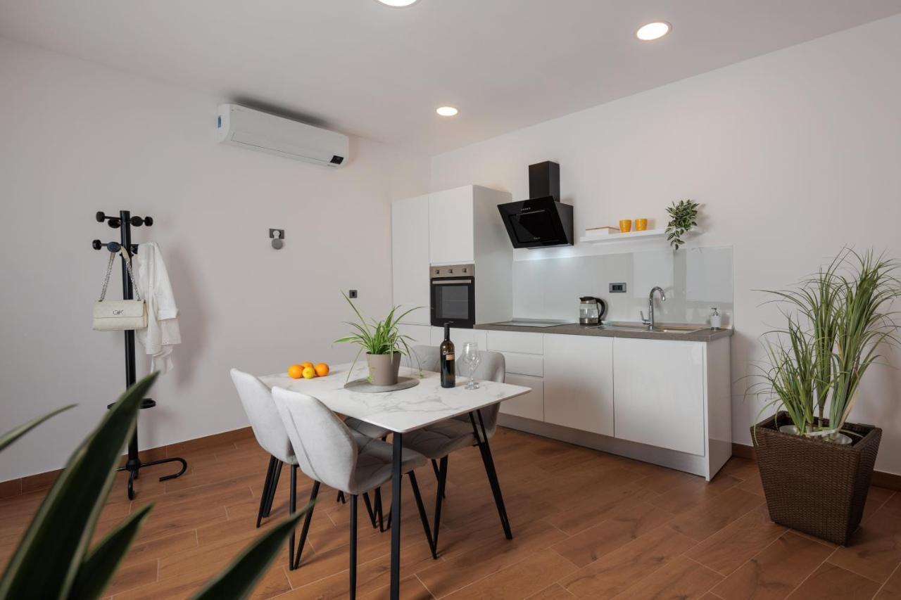 Terra 5 Deluxe Apartment On The Ground Floor With Private Parking Rijeka Dış mekan fotoğraf